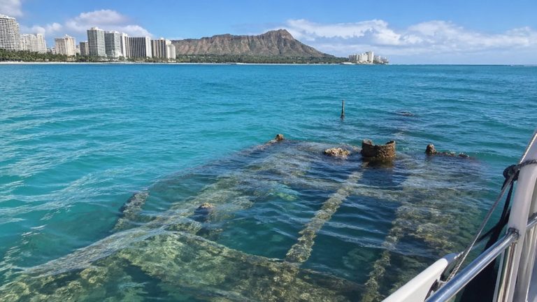 waikiki visible shipwrecks by boat